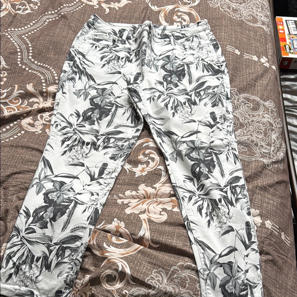 Tommy Bahama Gray Floral Women's Straight Leg Jeans
